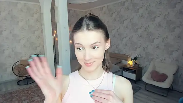 LianneBynon online show from May 2026 07:13:02 AM