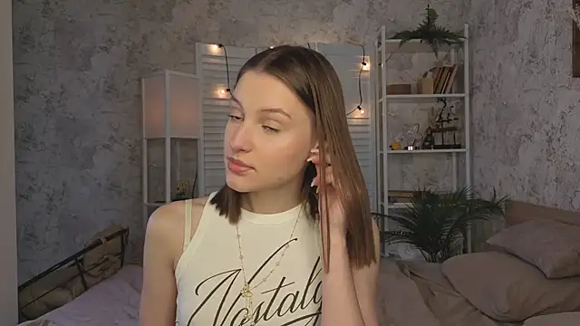 LianneBynon online show from July 2026 08:33:01 AM
