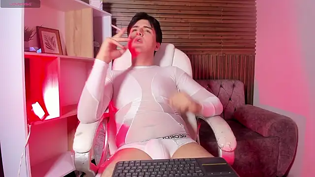 Snapshot of noahWolff_ chatting on February 2026 04:44:01 AM noahWolff online show from February 2026 04:44:01 AM