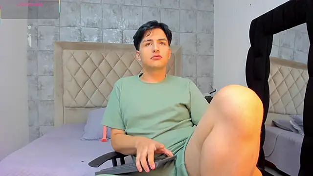 Snapshot of noahWolff_ chatting on February 2026 04:50:02 AM noahWolff online show from February 2026 04:50:02 AM