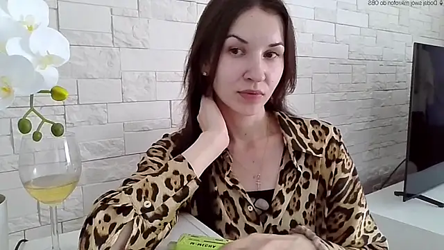 JuliaLovely online show from May 2026 01:50:02 PM