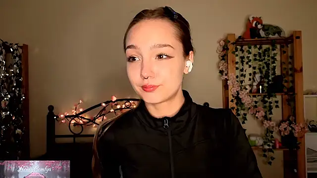 HoneyComfy online show from May 2026 01:18:02 PM