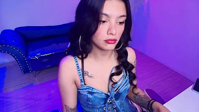 Snapshot of Maddie_T18 chatting on April 2026 11:32:01 AM Maddie T18 online show from April 2026 11:32:01 AM