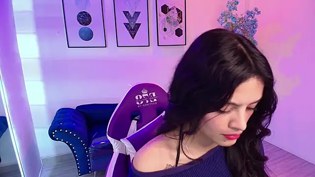 Snapshot of Maddie_T18 chatting on April 2026 11:25:02 AM Maddie T18 online show from April 2026 11:25:02 AM