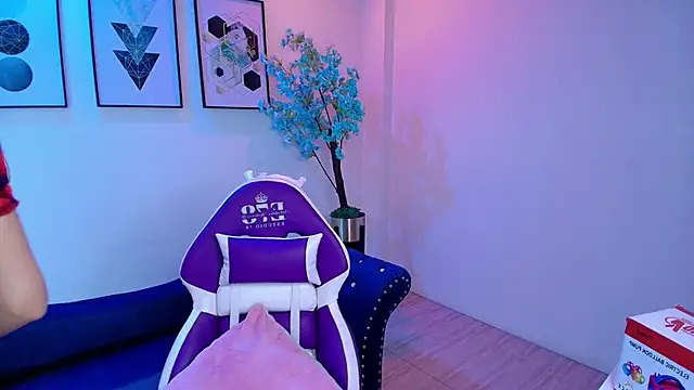 Snapshot of Maddie_T18 chatting on May 2026 11:29:01 AM Maddie T18 online show from May 2026 11:29:01 AM