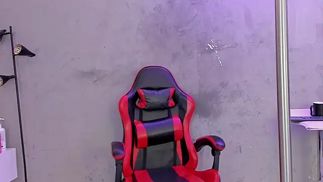 naomi  blair online show from April 2026 03:05:01 AM