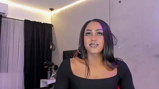 Snapshot of naomi__blair chatting on July 2026 03:24:02 AM naomi blair online show from July 2026 03:24:02 AM