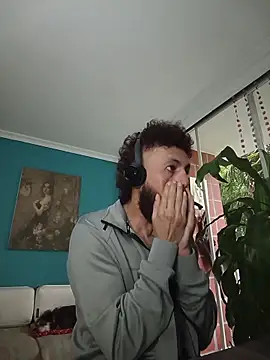 Snapshot of kauzZhomi chatting on February 2026 12:15:01 PM kauzZhomi online show from February 2026 12:15:01 PM