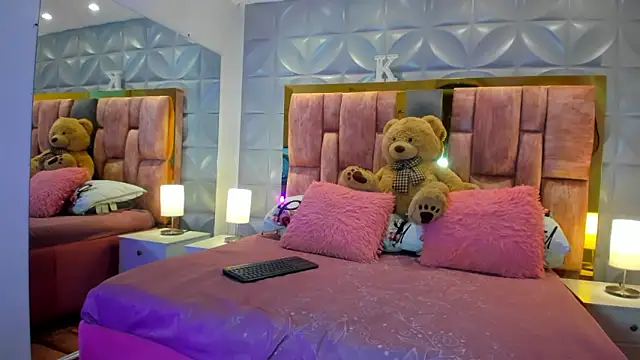 Snapshot of Paris_Velvet chatting on January 2026 10:08:01 PM Paris Velvet online show from January 2026 10:08:01 PM