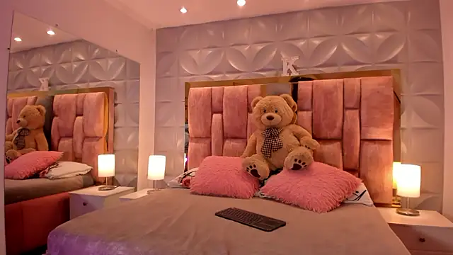 Snapshot of Paris_Velvet chatting on February 2026 10:15:01 PM Paris Velvet online show from February 2026 10:15:01 PM