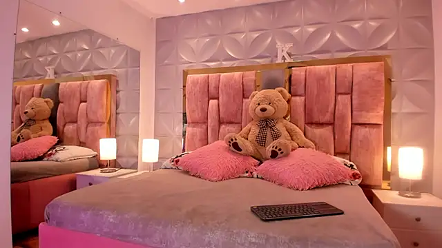 Snapshot of Paris_Velvet chatting on February 2026 09:52:02 PM Paris Velvet online show from February 2026 09:52:02 PM