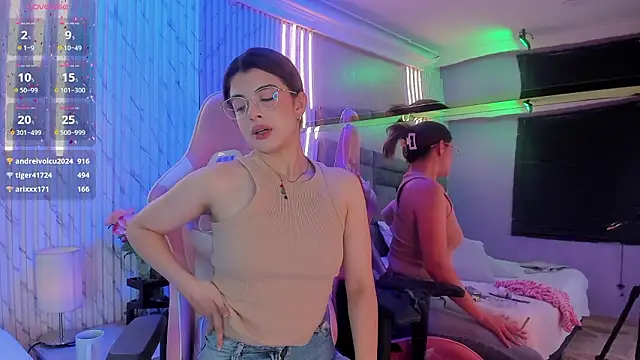 Snapshot of KatyParisi chatting on February 2026 08:35:01 PM KatyParisi online show from February 2026 08:35:01 PM