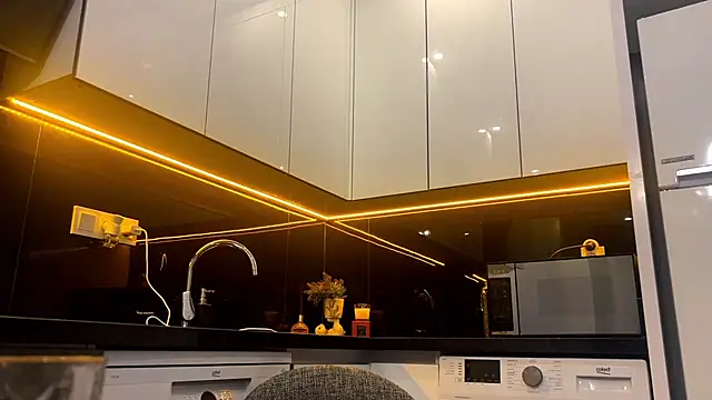 BlackFox V online show from March 2026 09:07:01 PM