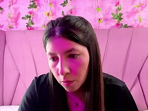 Snapshot of EmberCooper_ chatting on February 2026 01:32:01 AM EmberCooper online show from February 2026 01:32:01 AM