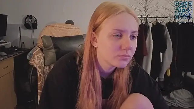 Snapshot of Holy_Kveta chatting on April 2026 03:59:01 AM Holy Kveta online show from April 2026 03:59:01 AM