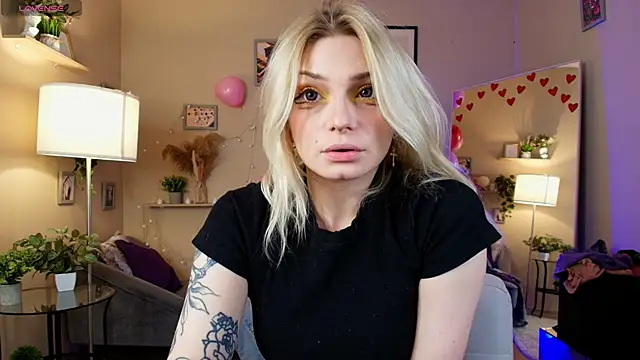 Snapshot of AvaSun chatting on February 2026 10:39:01 PM AvaSun online show from February 2026 10:39:01 PM