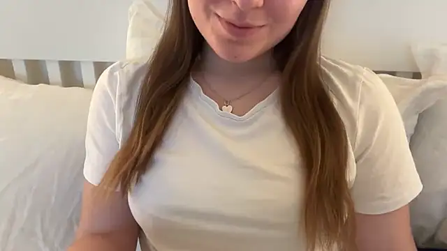 Lucyschickt online show from April 2026 05:51:01 PM