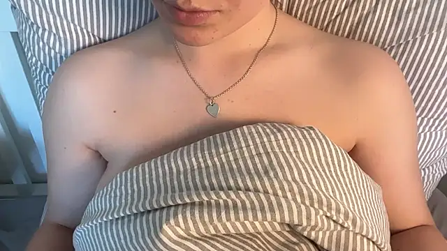 Lucyschickt online show from July 2026 02:18:02 PM