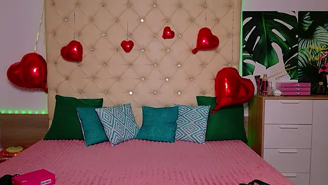 Snapshot of AwaMax chatting on February 2026 05:58:01 AM AwaMax online show from February 2026 05:58:01 AM