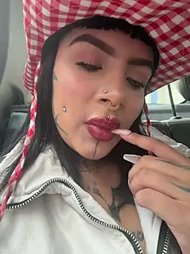 Niki adams001 online show from February 2026 10:17:02 PM