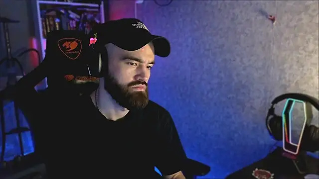 Snapshot of _Mostly_ chatting on March 2026 07:21:02 PM Mostly online show from March 2026 07:21:02 PM