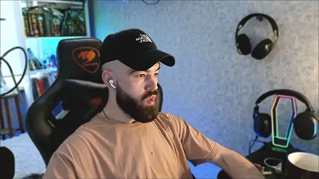 Snapshot of _Mostly_ chatting on March 2026 04:42:02 AM Mostly online show from March 2026 04:42:02 AM