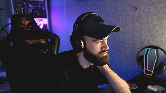 Snapshot of _Mostly_ chatting on March 2026 04:12:02 PM Mostly online show from March 2026 04:12:02 PM