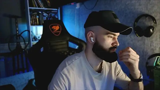 Snapshot of _Mostly_ chatting on March 2026 06:03:01 PM Mostly online show from March 2026 06:03:01 PM