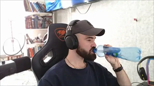 Snapshot of _Mostly_ chatting on March 2026 07:46:02 AM Mostly online show from March 2026 07:46:02 AM