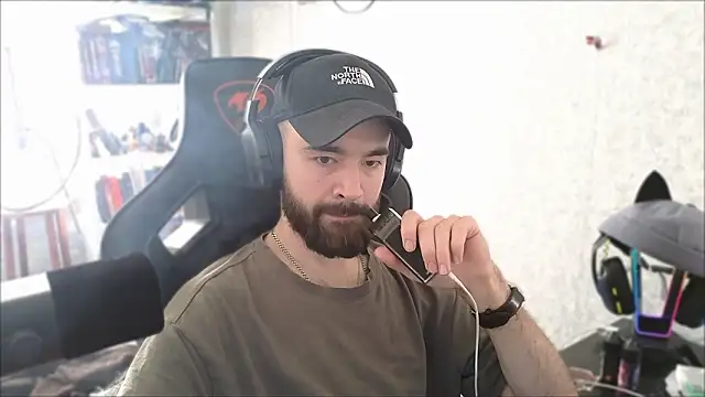 Snapshot of _Mostly_ chatting on March 2026 07:52:02 AM Mostly online show from March 2026 07:52:02 AM