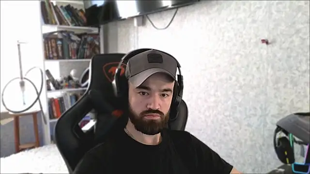 Snapshot of _Mostly_ chatting on April 2026 10:38:01 AM Mostly online show from April 2026 10:38:01 AM