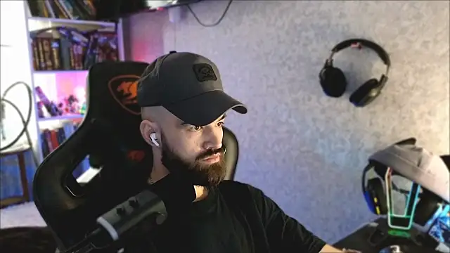 Snapshot of _Mostly_ chatting on April 2026 09:29:01 AM Mostly online show from April 2026 09:29:01 AM