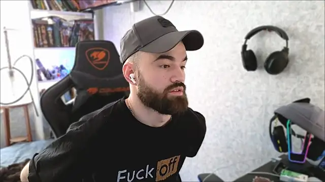 Snapshot of _Mostly_ chatting on April 2026 09:54:01 AM Mostly online show from April 2026 09:54:01 AM