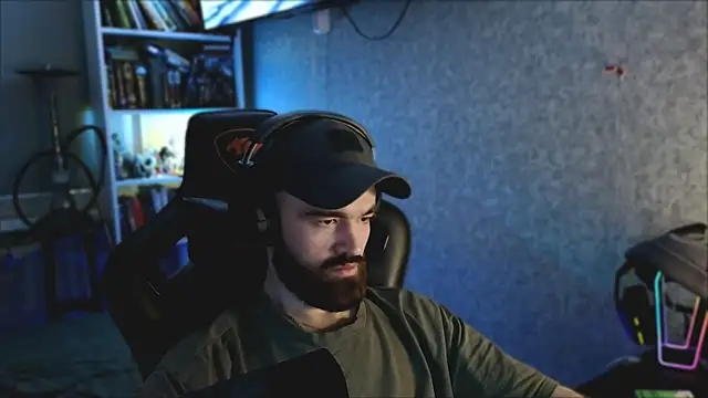 Snapshot of _Mostly_ chatting on April 2026 10:44:01 PM Mostly online show from April 2026 10:44:01 PM