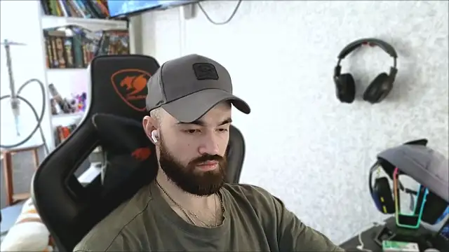 Snapshot of _Mostly_ chatting on April 2026 10:59:01 AM Mostly online show from April 2026 10:59:01 AM