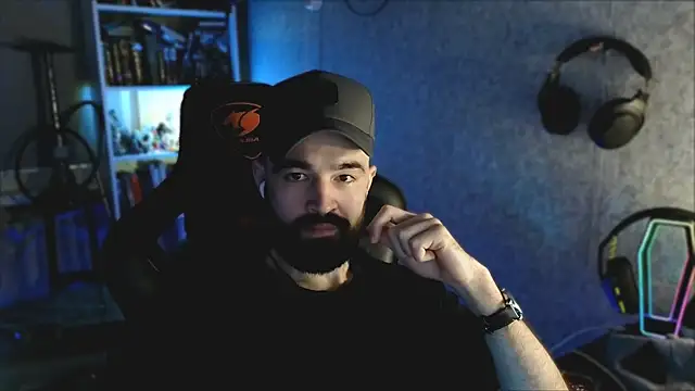 Snapshot of _Mostly_ chatting on April 2026 07:41:01 PM Mostly online show from April 2026 07:41:01 PM