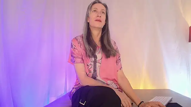 laurasofia45 online show from July 2026 11:01:02 AM