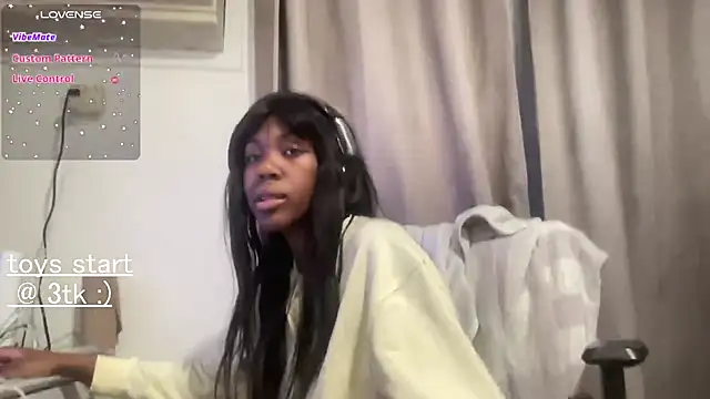 bloggirllaurel online show from March 2026 11:22:02 PM