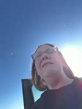 lickablelynn87 online show from February 2026 03:32:01 PM