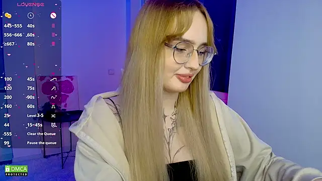 AdeLuna online show from April 2026 09:06:02 PM