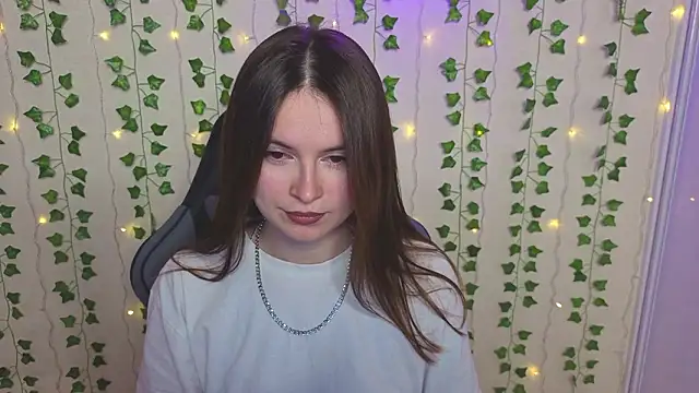 Snapshot of AliceIMonta chatting on February 2026 04:18:01 PM AliceIMonta online show from February 2026 04:18:01 PM