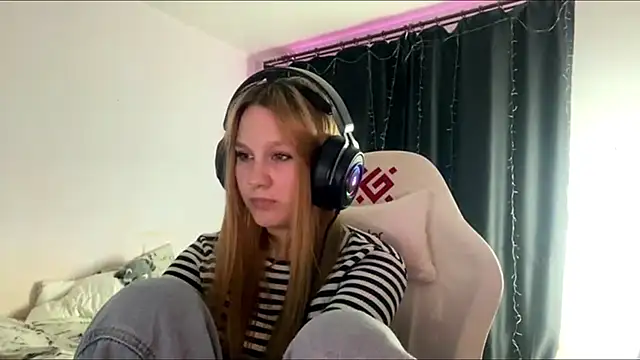 axin burnell online show from April 2026 05:48:02 PM