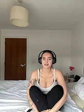 Snapshot of trinitysecretzx chatting on February 2026 12:10:01 PM trinitysecretzx online show from February 2026 12:10:01 PM