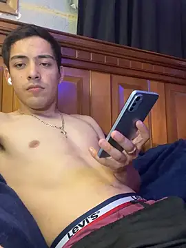 Snapshot of Tupapi696969q chatting on May 2026 04:32:02 AM Tupapi696969q online show from May 2026 04:32:02 AM