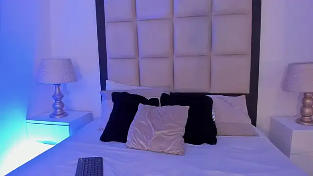 SussyFox online show from March 2026 07:53:02 PM