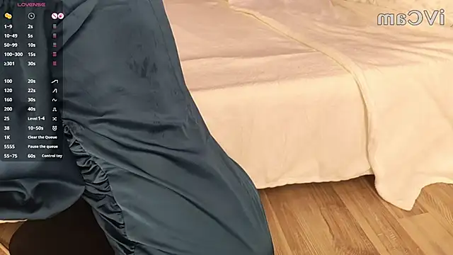 Moonelly online show from February 2026 10:36:01 PM