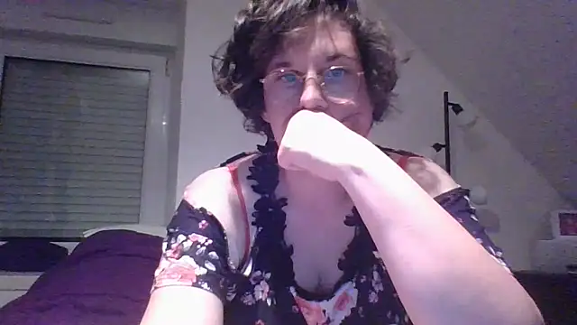 OIseauNoir88 online show from May 2026 07:30:02 PM