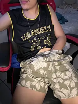 hungtwinkBR online show from April 2026 07:41:01 PM