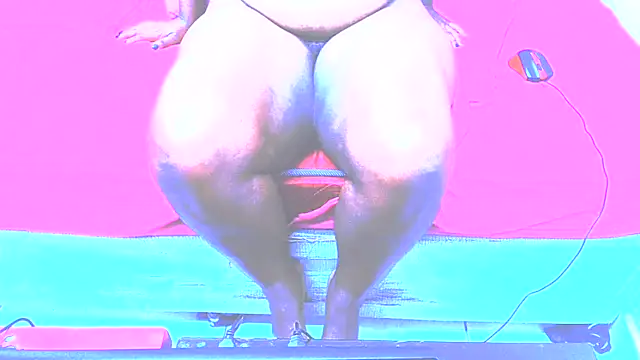 Snapshot of CurvyEbonyX chatting on February 2026 04:33:01 PM CurvyEbonyX online show from February 2026 04:33:01 PM