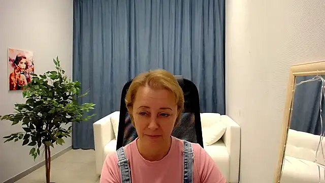 MONA W online show from May 2026 11:07:01 AM